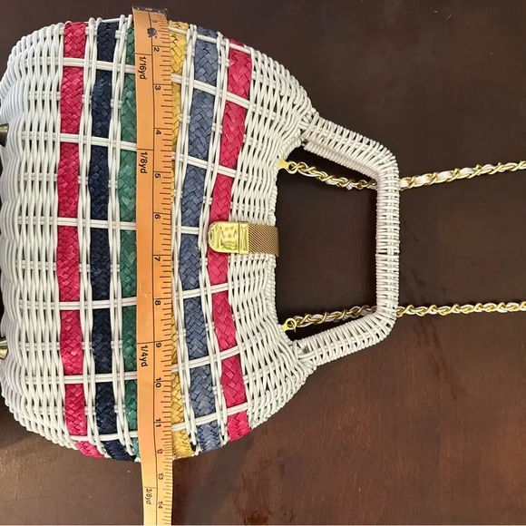 Vintage Wicker Clam Shell Style Purse - Picture 6 of 9